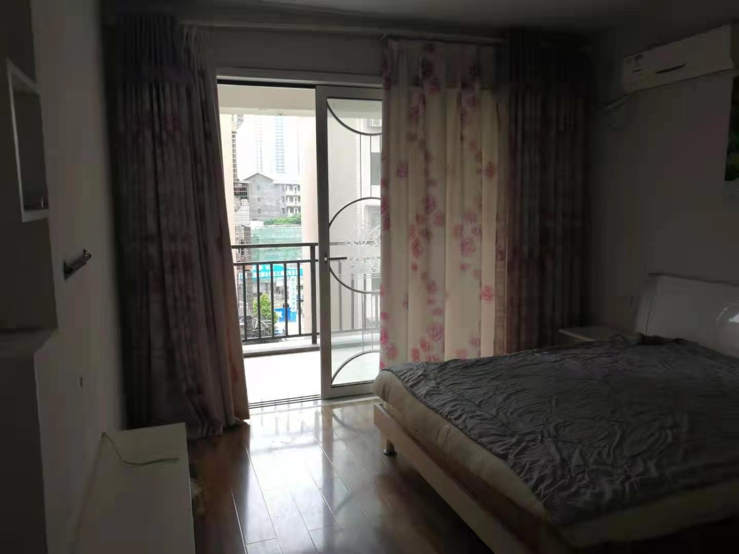 新公安局民警住宅小区  4室2厅2卫    110.0万 新公安局民警住宅小区  4室2厅2卫    110.0万卧室