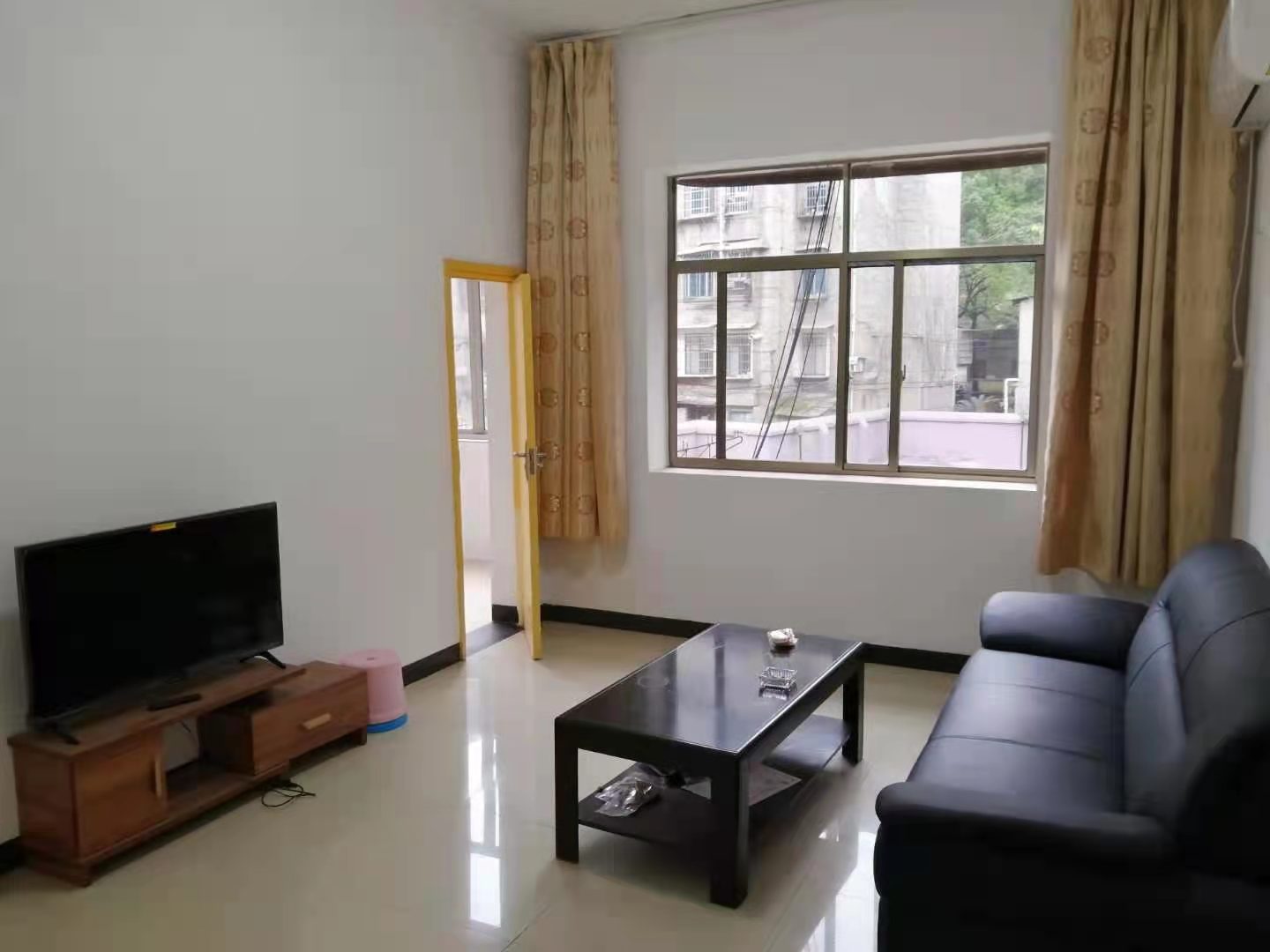 景湖春天 3室2厅1卫 1000.0元/月 景湖春天 3室2厅1卫 1000.0元/月室内图