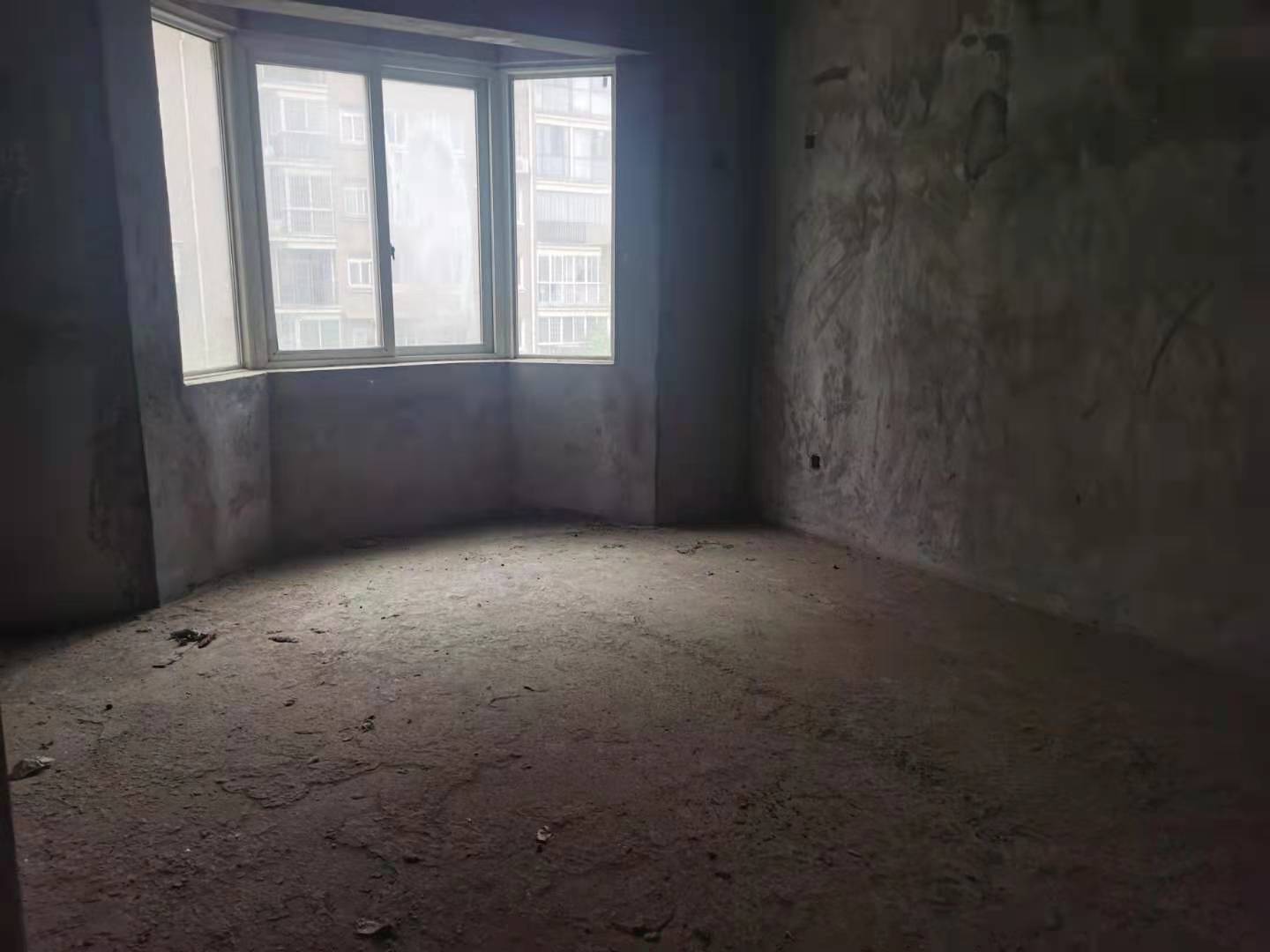 高尔夫紫龙郡  4室2厅2卫    102.0万 高尔夫紫龙郡  4室2厅2卫    102.0万卧室