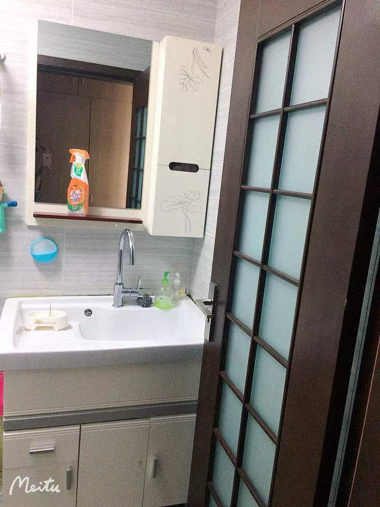 南湖国际2期  2室1厅1卫    2500.0元/月 南湖国际2期  2室1厅1卫    2500.0元/月