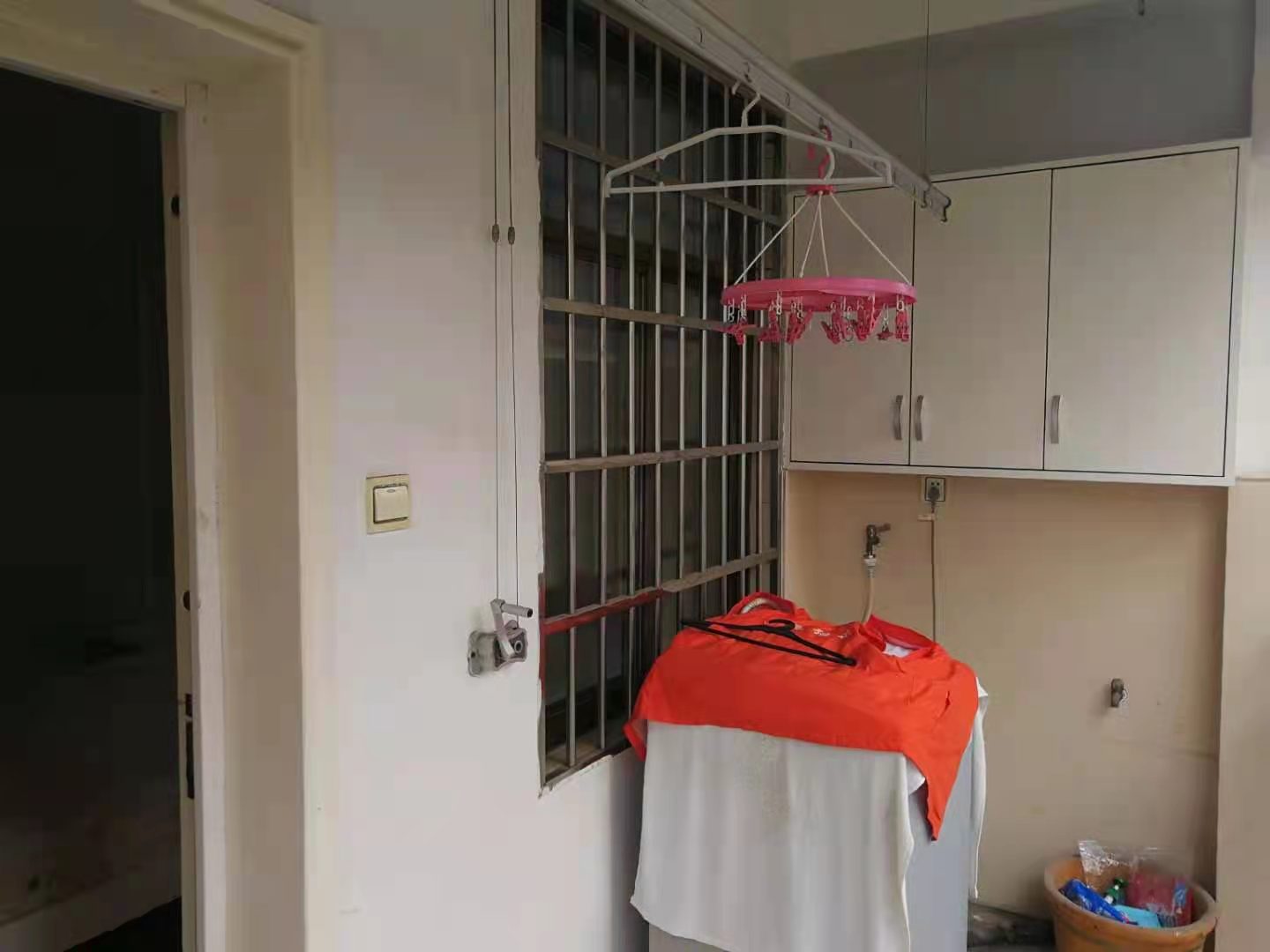 新公安局民警住宅小区  4室2厅2卫    110.0万 新公安局民警住宅小区  4室2厅2卫    110.0万阳台