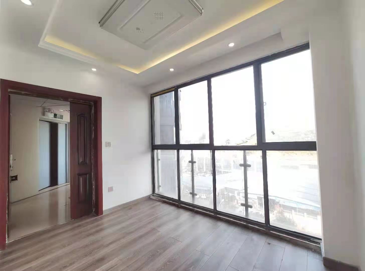 观山小区  4室1厅1卫   3800.00元/月室内图