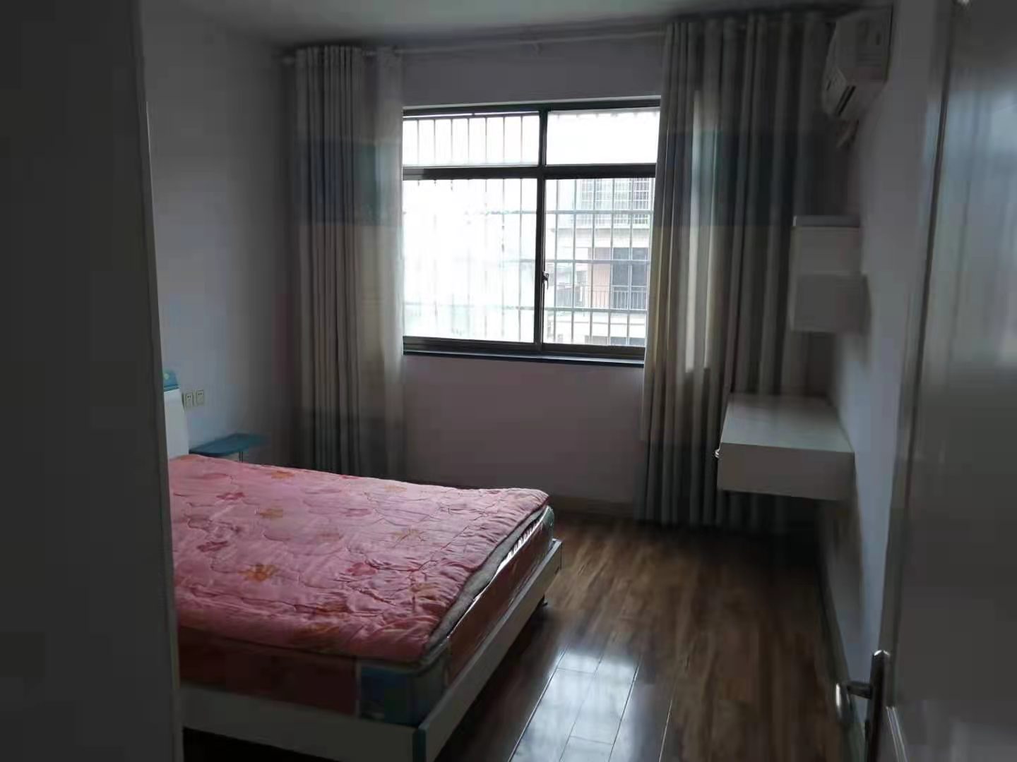 新公安局民警住宅小区  4室2厅2卫    110.0万 新公安局民警住宅小区  4室2厅2卫    110.0万卧室