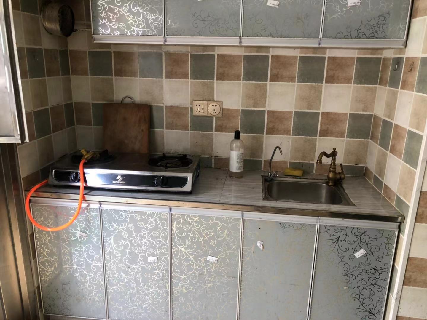 和谐小区(五里堆) 1室0厅1卫 600.0元/月 和谐小区(五里堆) 1室0厅1卫 600.0元/月室内图