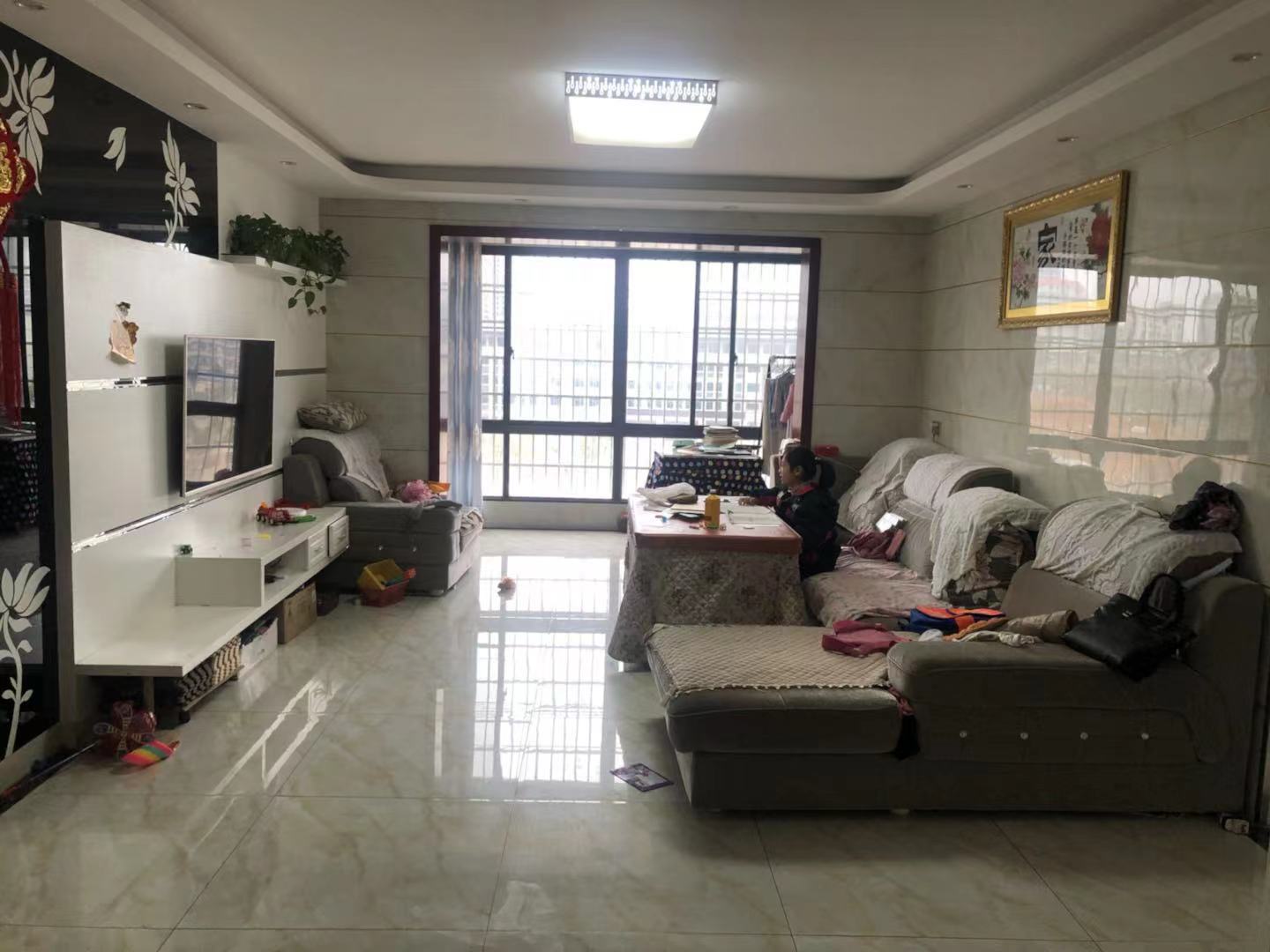 汇通国际  4室2厅2卫    115.0万 汇通国际  4室2厅2卫    115.0万客厅