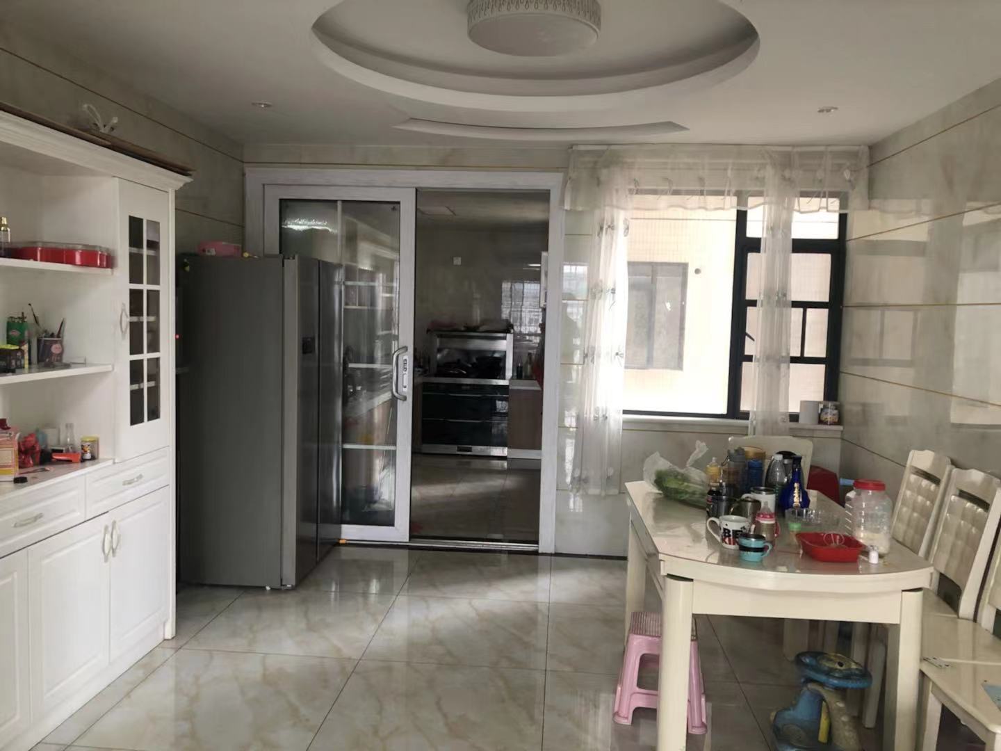 汇通国际  4室2厅2卫    115.0万 汇通国际  4室2厅2卫    115.0万客厅