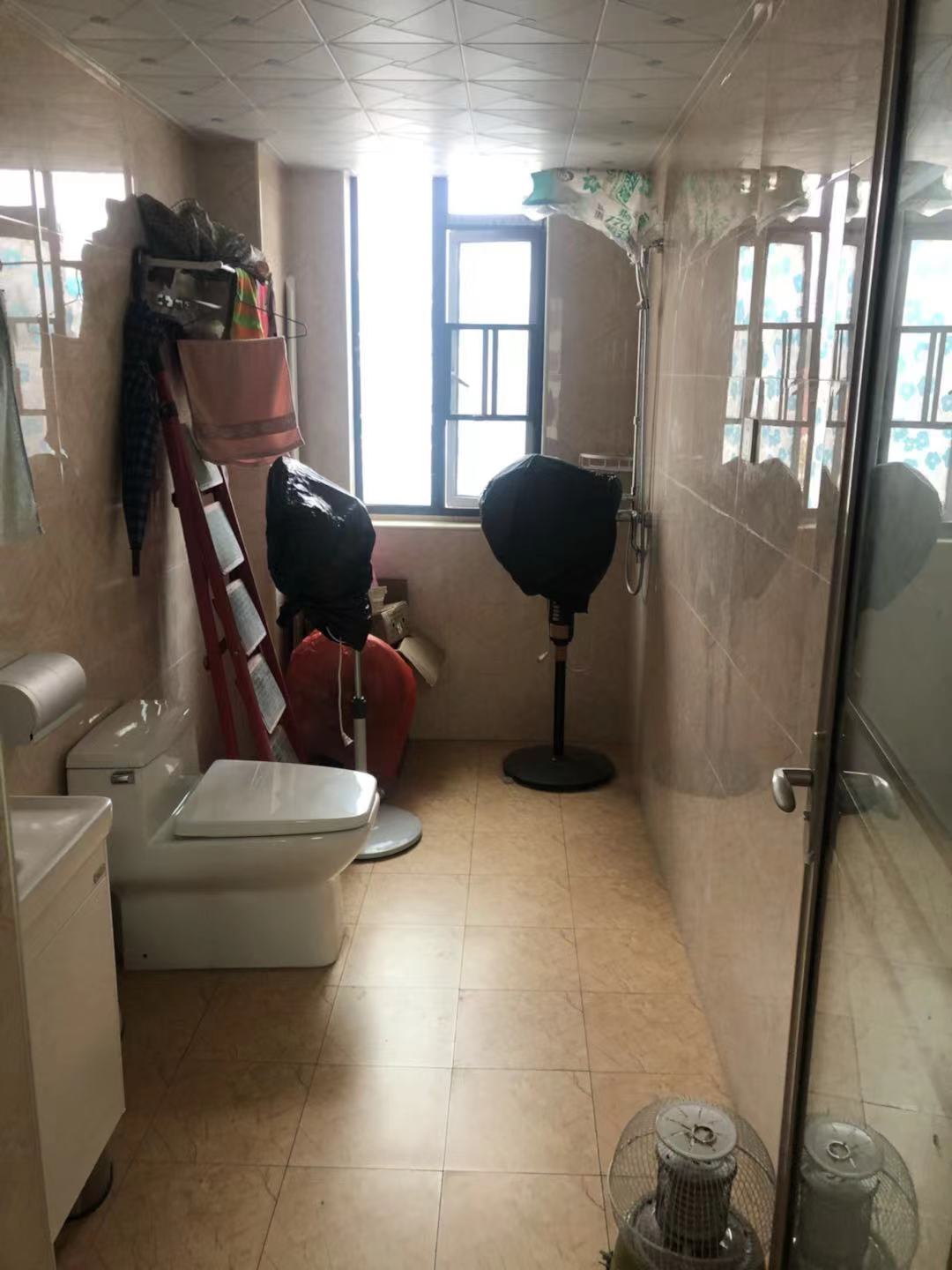 汇通国际  4室2厅2卫    115.0万 汇通国际  4室2厅2卫    115.0万卫生间