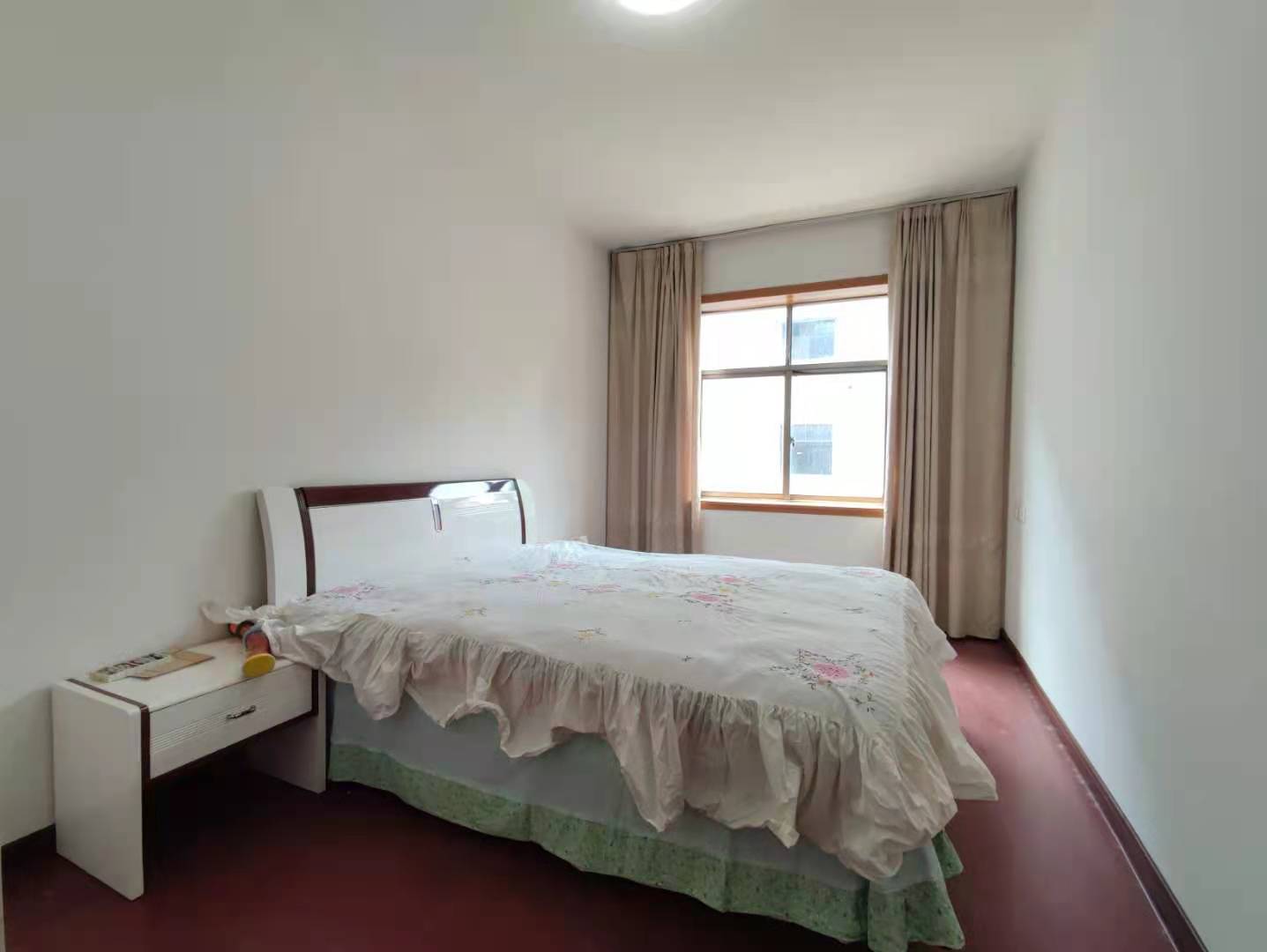 四机总厂家属区  3室2厅1卫   1400.00元/月室内图