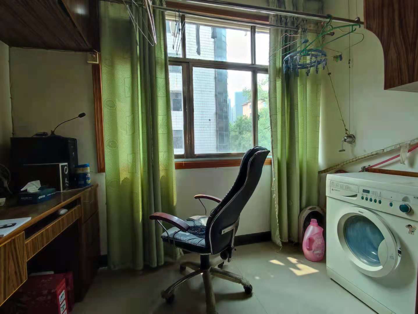 四机总厂家属区  3室2厅1卫   1400.00元/月室内图