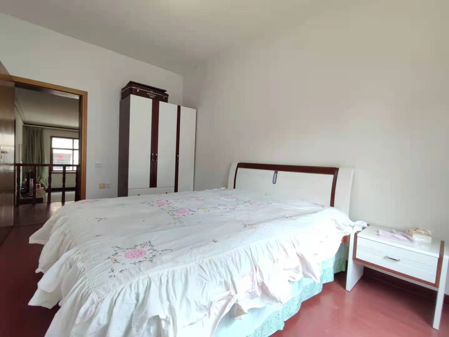 四机总厂家属区  3室2厅1卫   1400.00元/月室内图