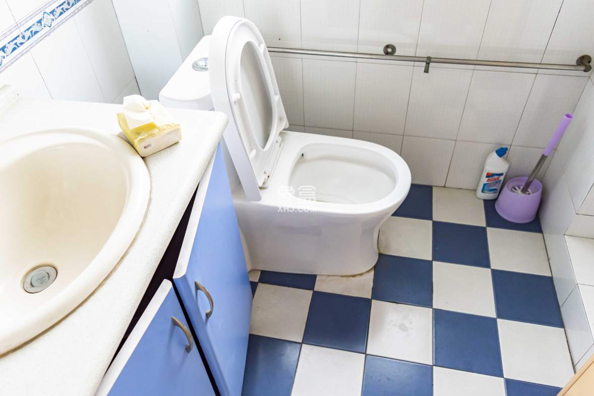 益安小区  3室3厅2卫    77.8万 益安小区  3室3厅2卫    77.8万客厅