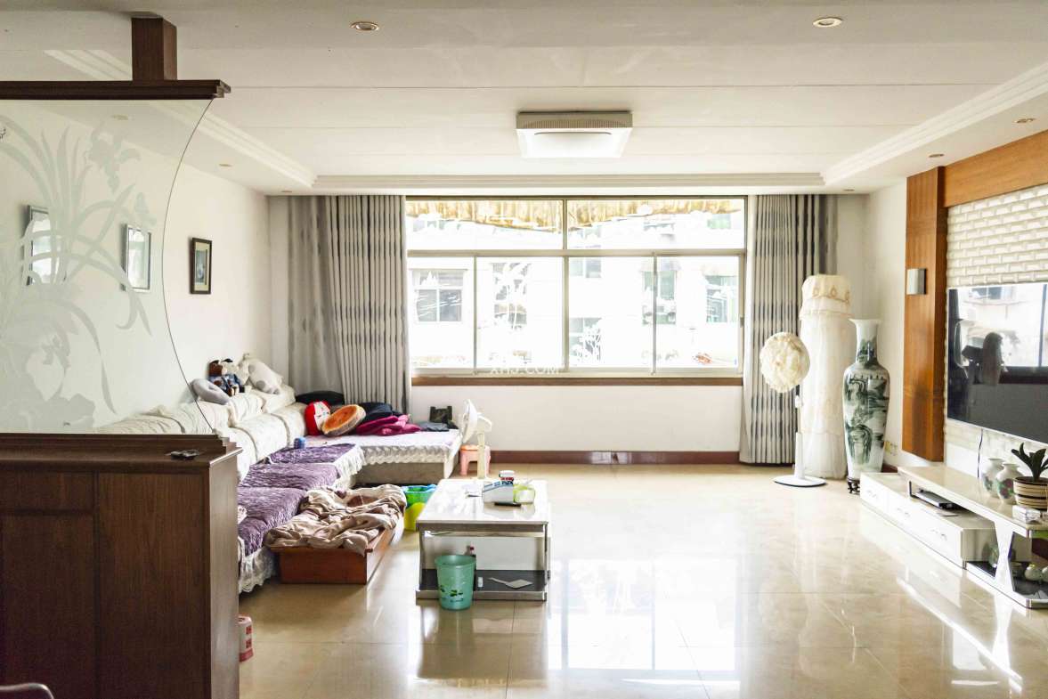 益安小区  3室3厅2卫    77.8万 益安小区  3室3厅2卫    77.8万客厅