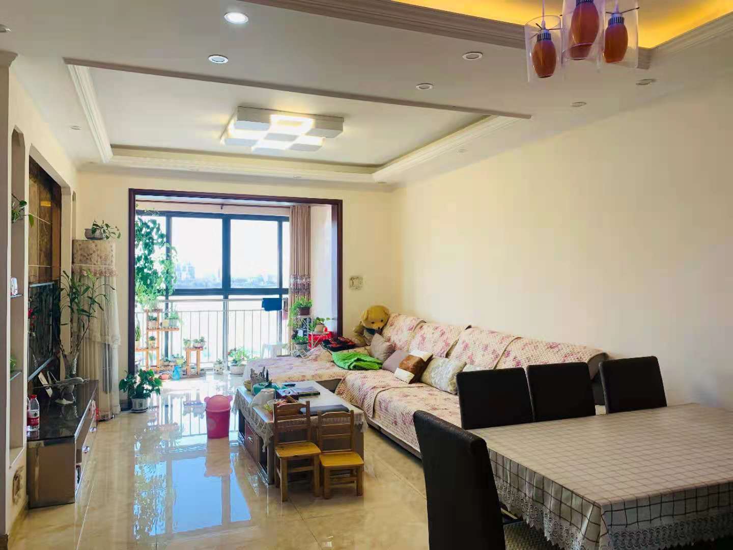 佳兆业君汇上品  3室2厅1卫   230.00万客厅
