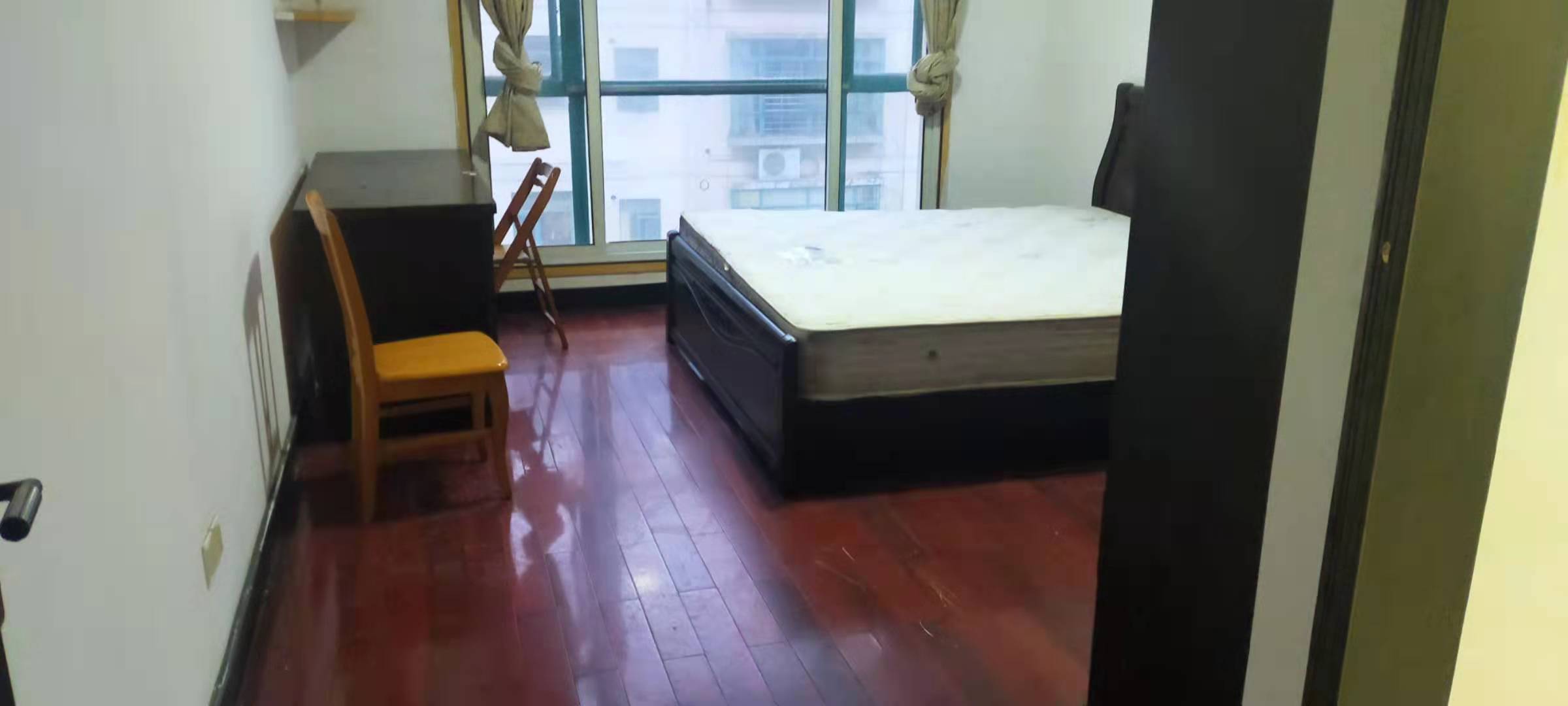 美林景園  4室2廳1衛(wèi)    3200.0元/月室內(nèi)圖
