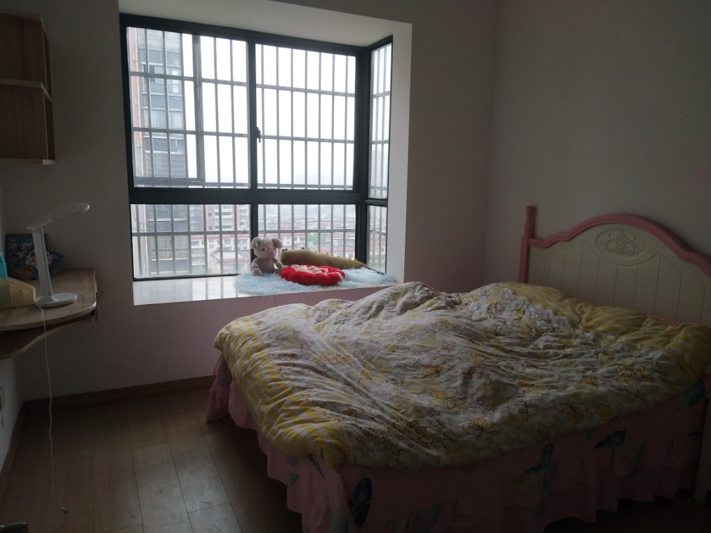 梓山豪苑  3室2厅2卫    92.0万 梓山豪苑  3室2厅2卫    92.0万卧室