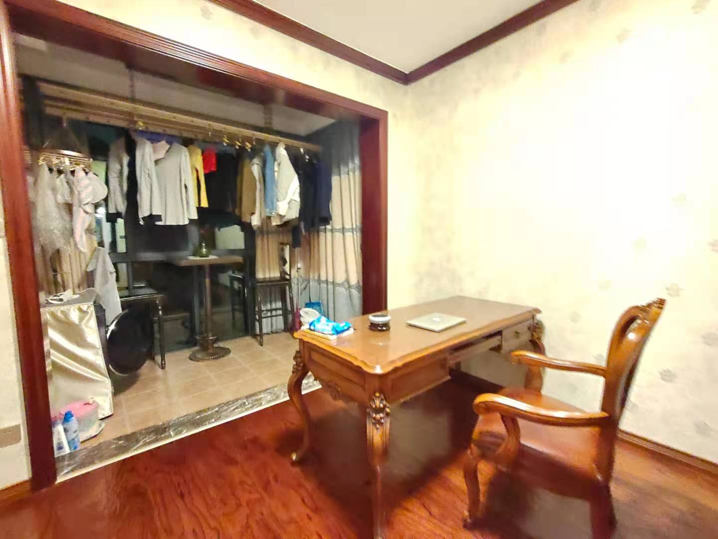水映豪廷（一，二，三期）  3室2厅2卫   140.00万客厅