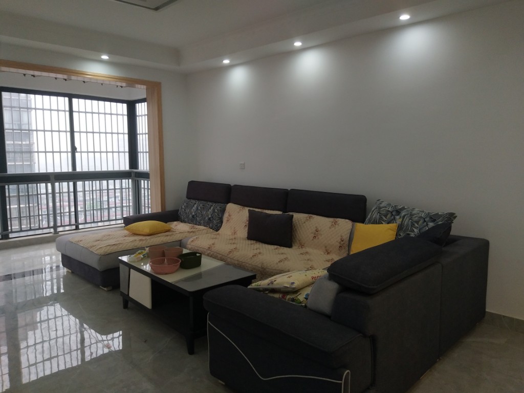 梓山豪苑  3室2厅2卫    92.0万 梓山豪苑  3室2厅2卫    92.0万客厅