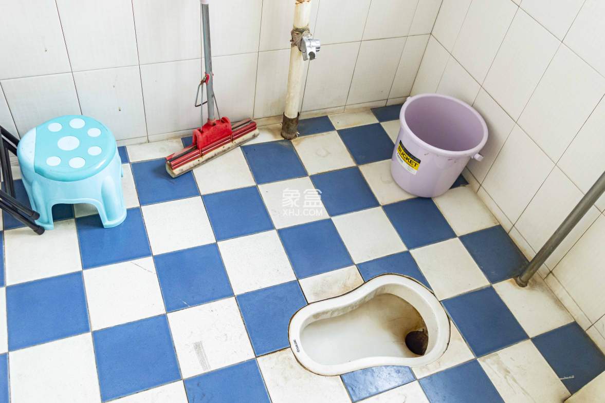 益安小区  3室3厅2卫    77.8万 益安小区  3室3厅2卫    77.8万卫生间