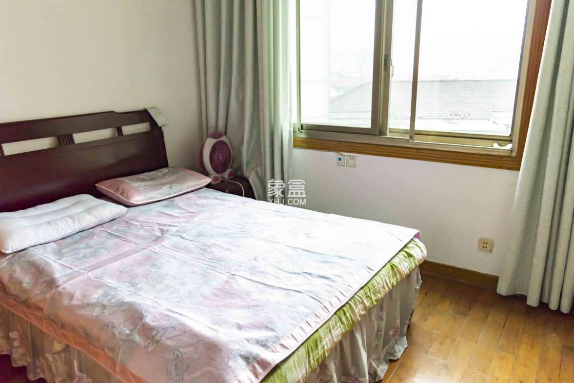 益安小区  3室3厅2卫    77.8万 益安小区  3室3厅2卫    77.8万客厅