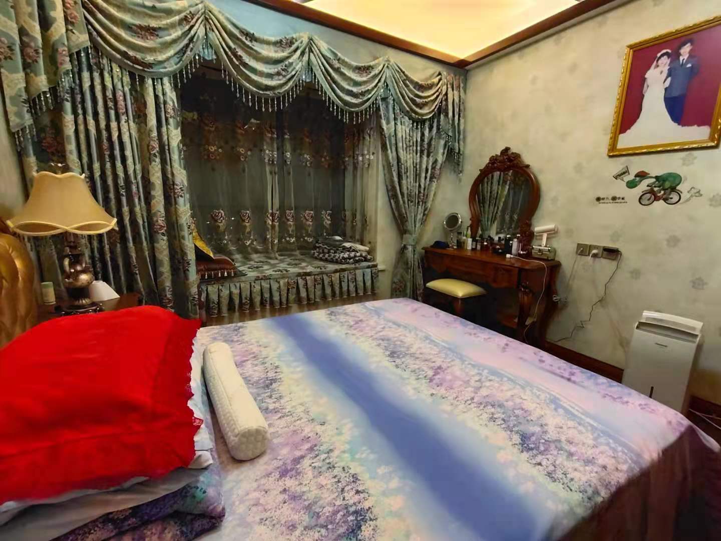 水映豪廷（一，二，三期）  3室2厅2卫   140.00万客厅