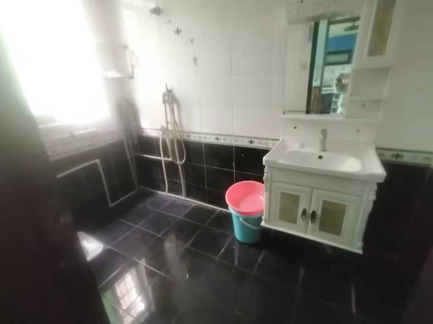 紫华园 3室2厅1卫 1500.0元/月 紫华园 3室2厅1卫 1500.0元/月室内图