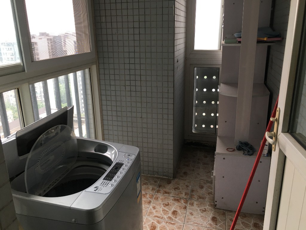 左右小区  2室1厅1卫   1900.00元/月室内图