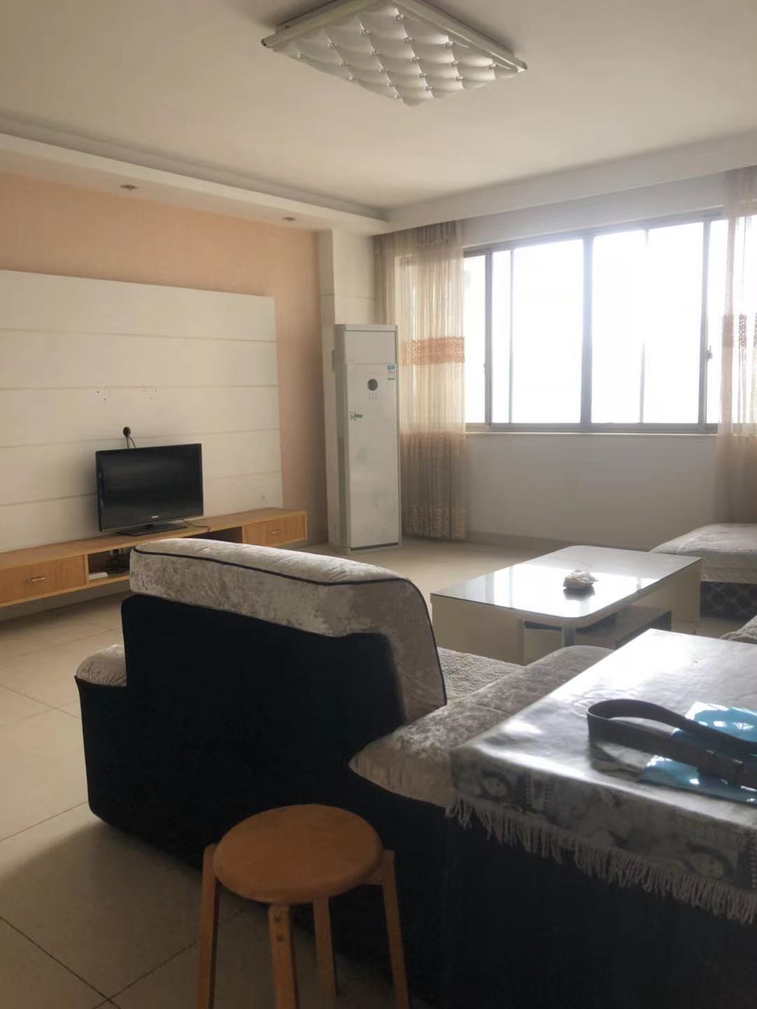 锦绣华庭  3室2厅2卫    80.0万 锦绣华庭  3室2厅2卫    80.0万客厅