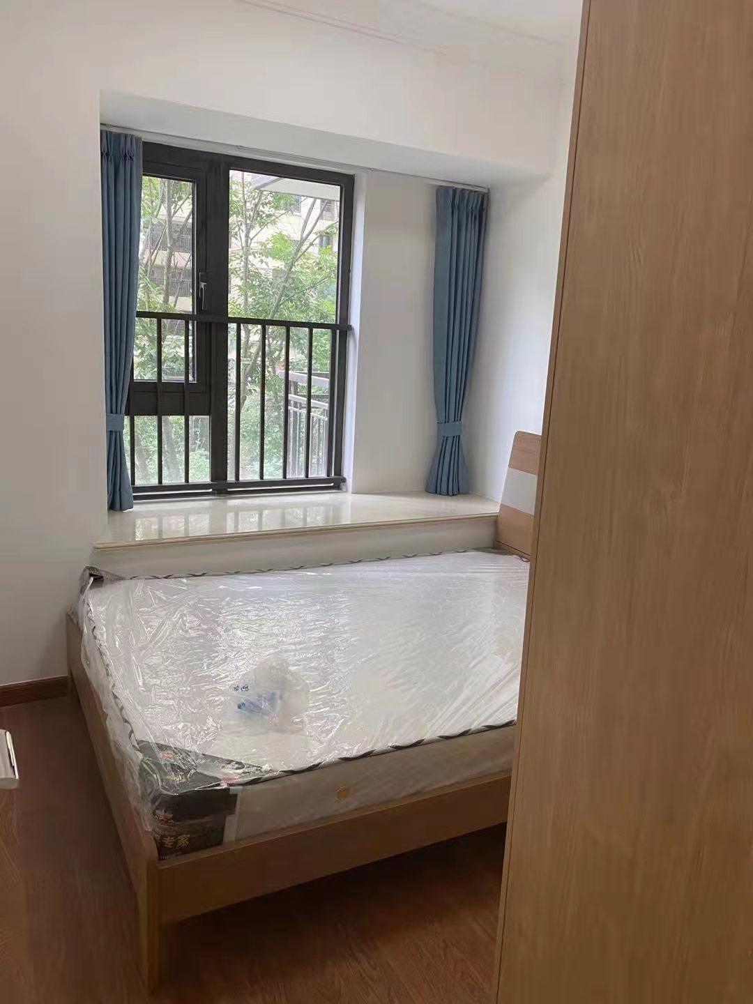 中海锦江城云熙一期  3室2厅2卫   2400.00元/月室内图