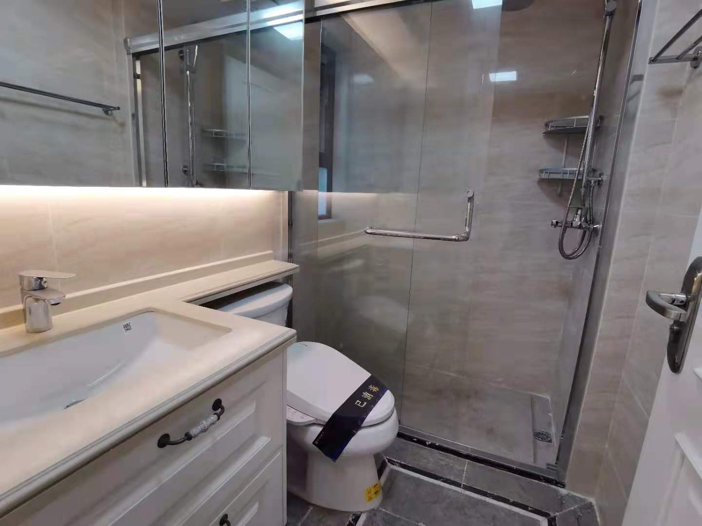 中海锦江城云熙一期  3室2厅1卫    2600.0元/月 中海锦江城云熙一期  3室2厅1卫    2600.0元/月室内图