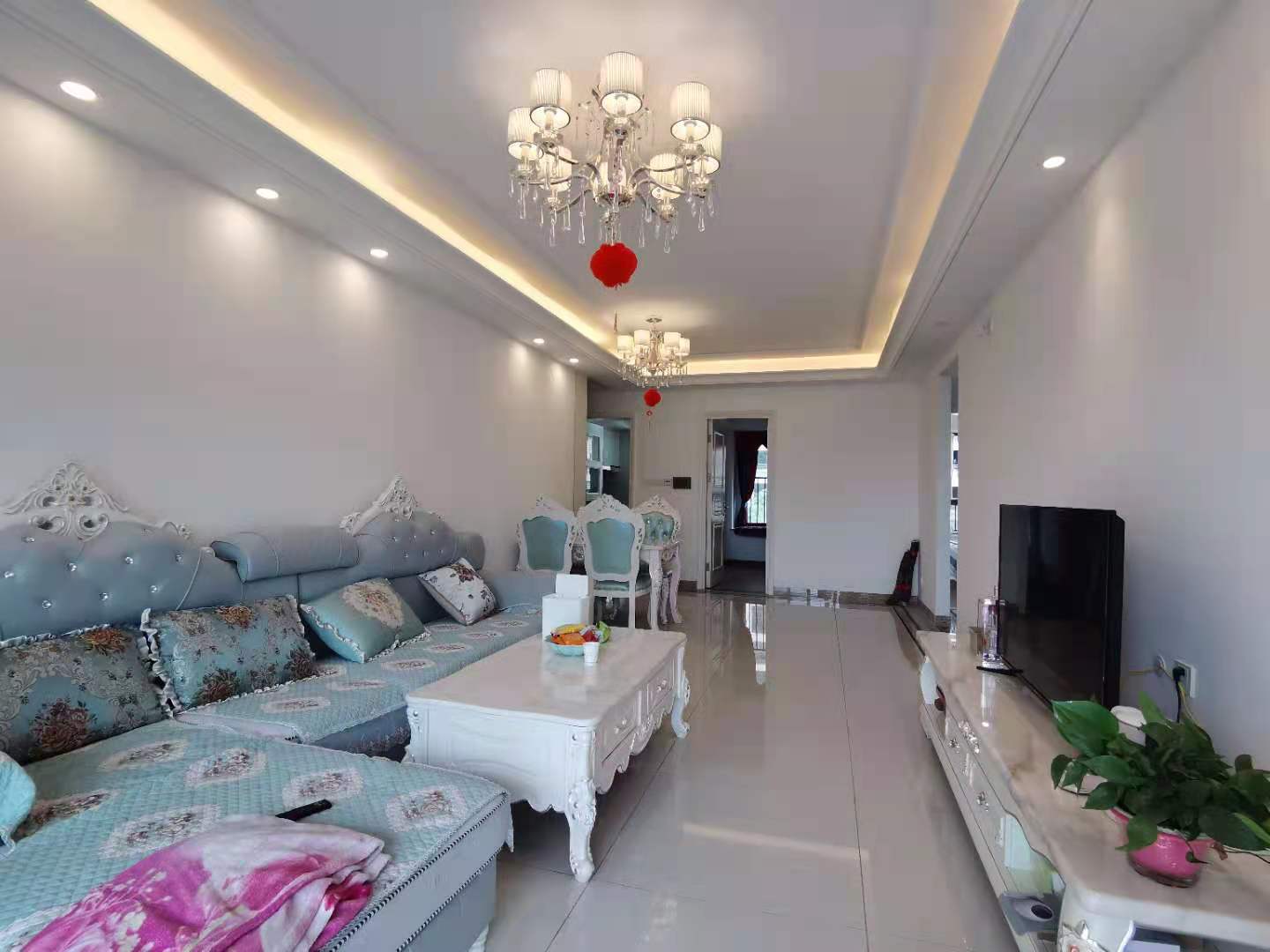 中海锦江城云熙一期  3室2厅1卫    2600.0元/月 中海锦江城云熙一期  3室2厅1卫    2600.0元/月室内图1