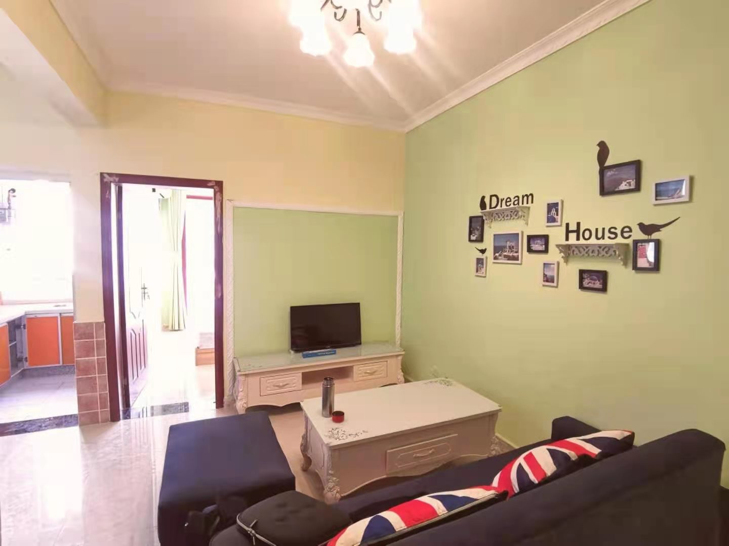 二江花园  1室1厅1卫   1600.00元/月 二江花园  1室1厅1卫   1600.00元/月室内图