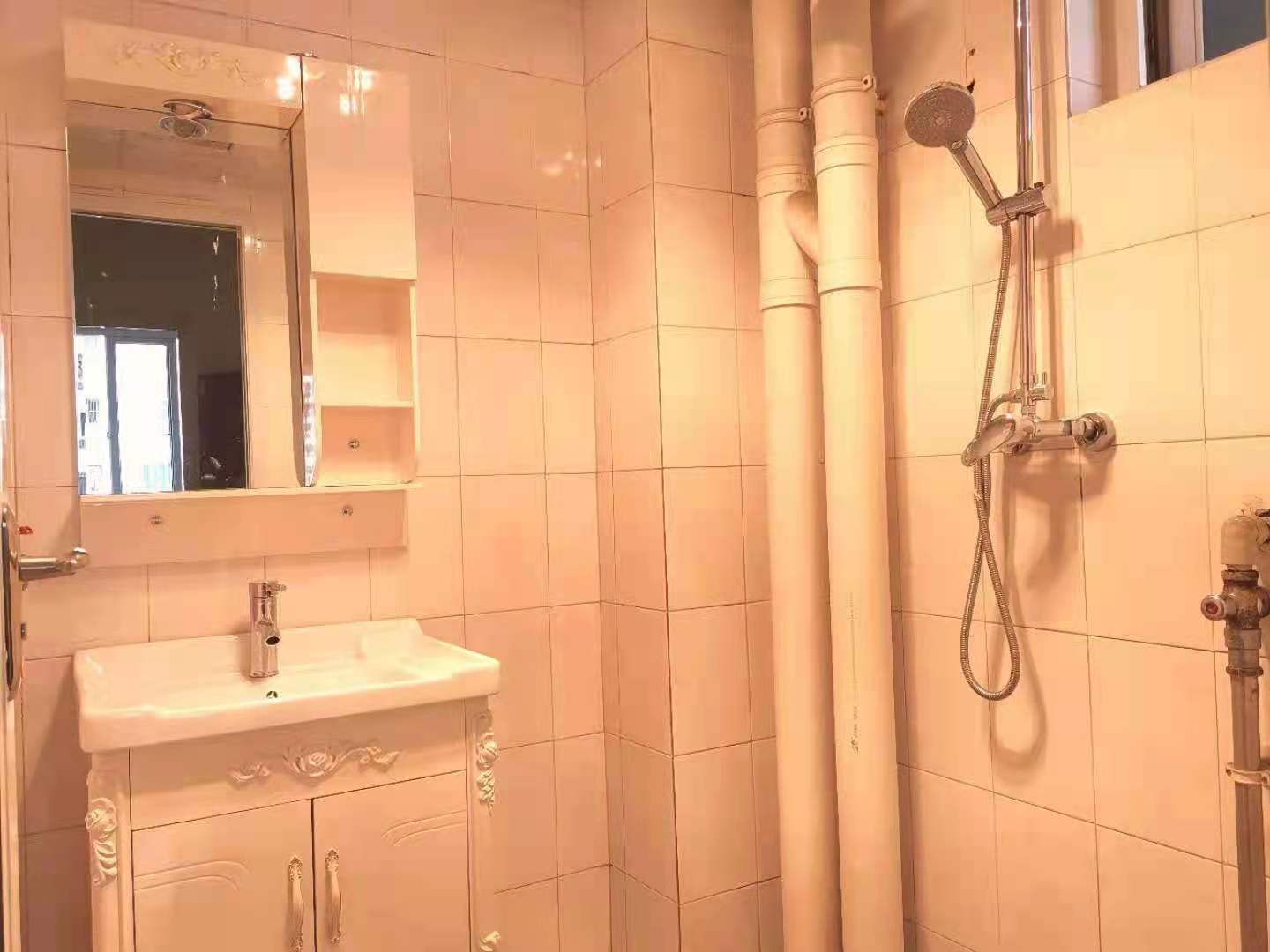 二江花园  1室1厅1卫   1600.00元/月 二江花园  1室1厅1卫   1600.00元/月室内图