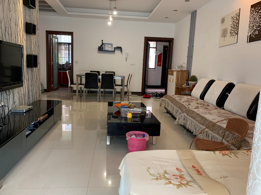 圣淘沙小区 2室2厅1卫 52.8万 圣淘沙小区 2室2厅1卫 52.8万客厅