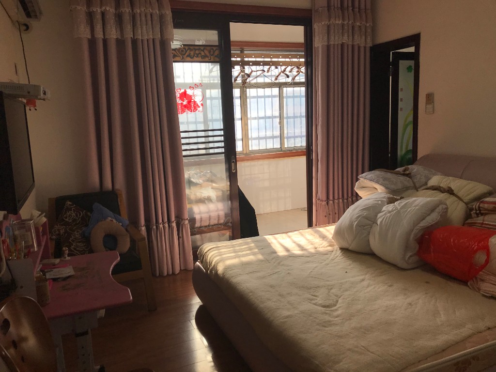 时代大厦  3室2厅2卫    88.0万 时代大厦  3室2厅2卫    88.0万卧室