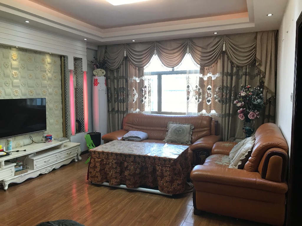 时代大厦  3室2厅2卫    88.0万 时代大厦  3室2厅2卫    88.0万客厅