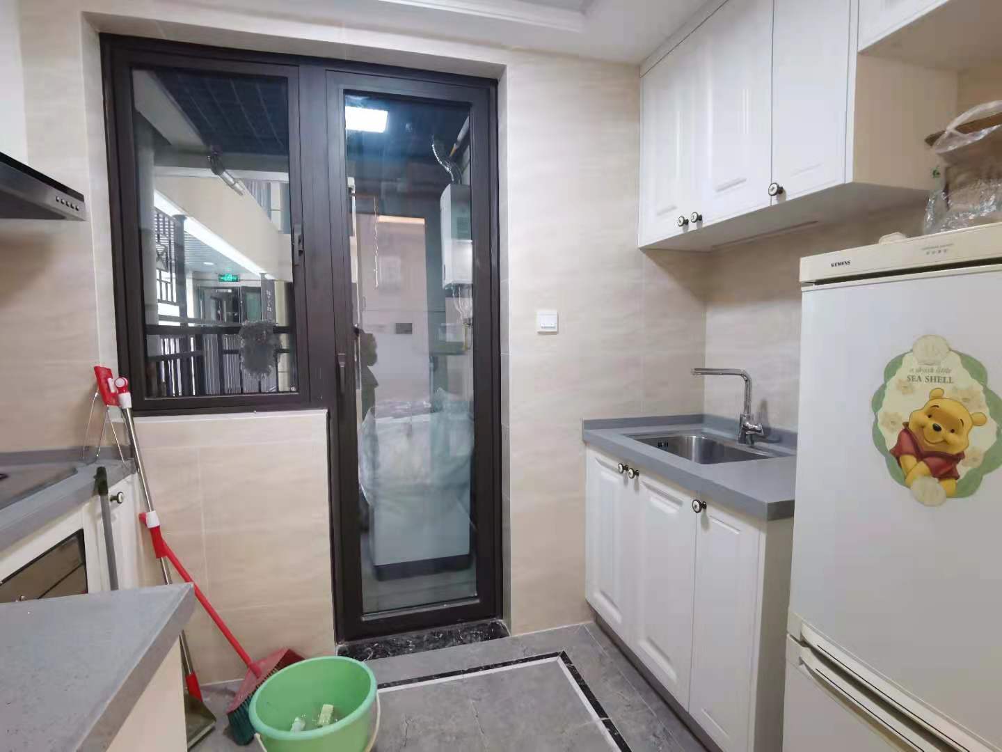 中海锦江城云熙一期  3室2厅2卫   2400.00元/月室内图