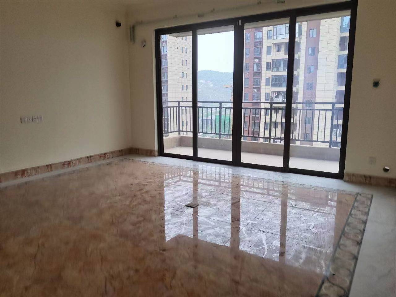 碧桂园豪园 3室2厅1卫 90.0万 碧桂园豪园 3室2厅1卫 90.0万客厅