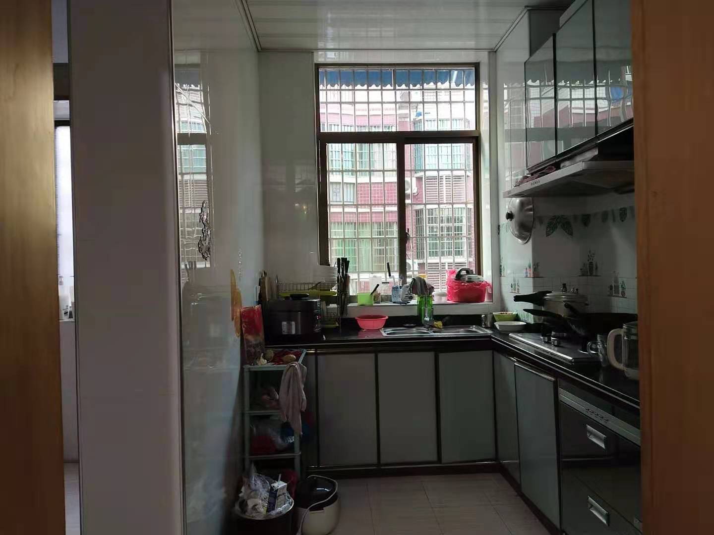 康复医院家属楼  3室2厅2卫    87.0万 康复医院家属楼  3室2厅2卫    87.0万厨房