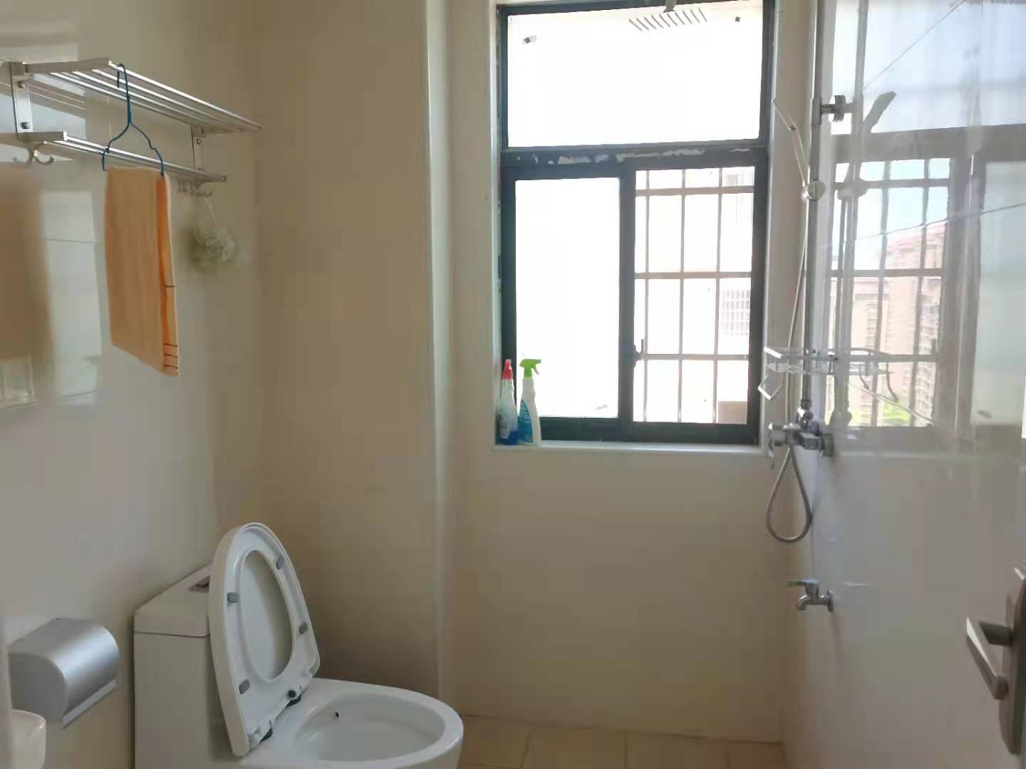 金碧花园  3室2厅1卫    46.8万 金碧花园  3室2厅1卫    46.8万卫生间