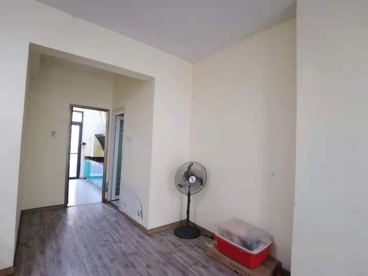 南湖国际1期  3室2厅1卫    2500.0元/月 南湖国际1期  3室2厅1卫    2500.0元/月室内图