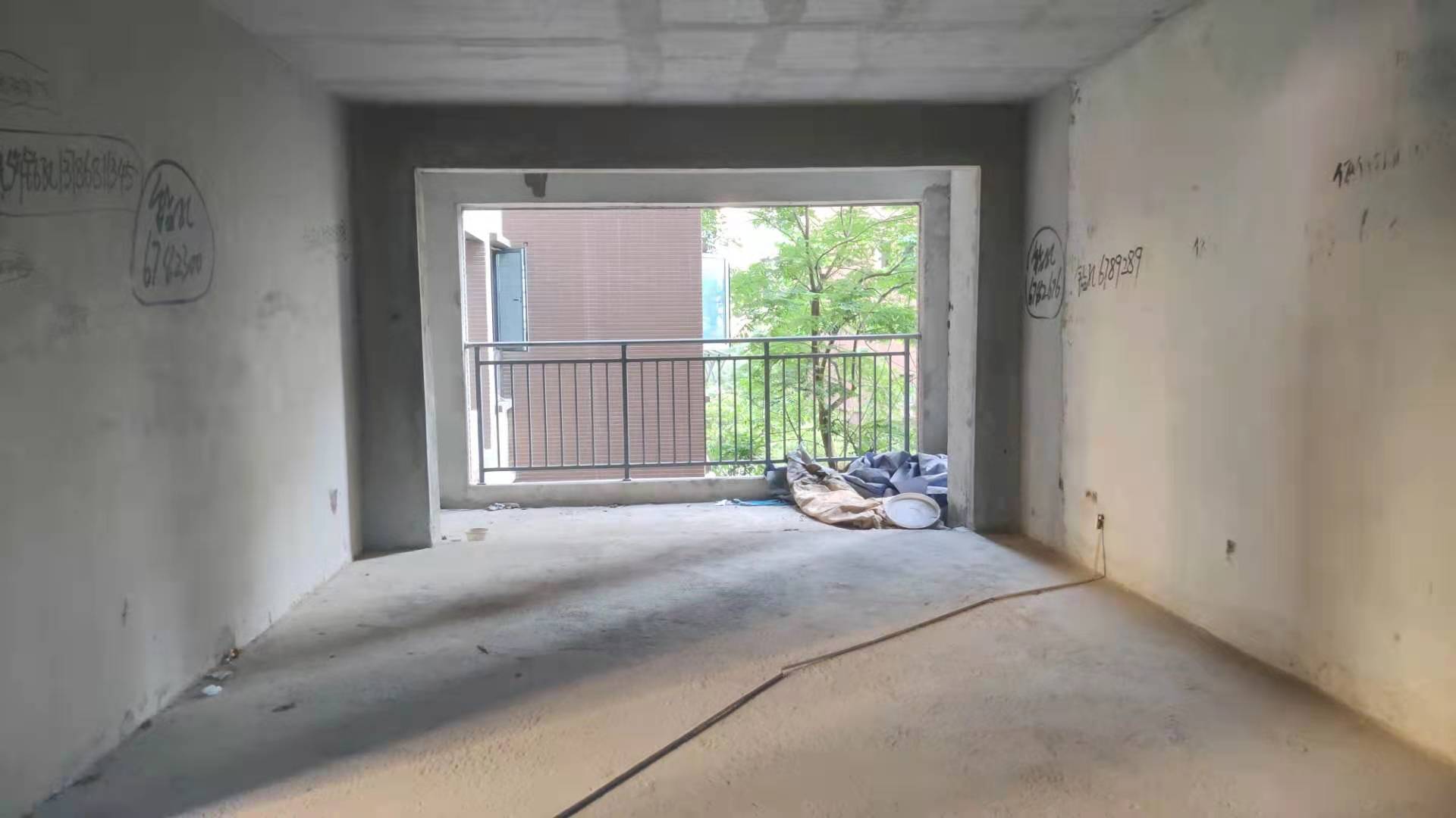 金益紫檀 4室2厅2卫 90.0万 金益紫檀 4室2厅2卫 90.0万客厅