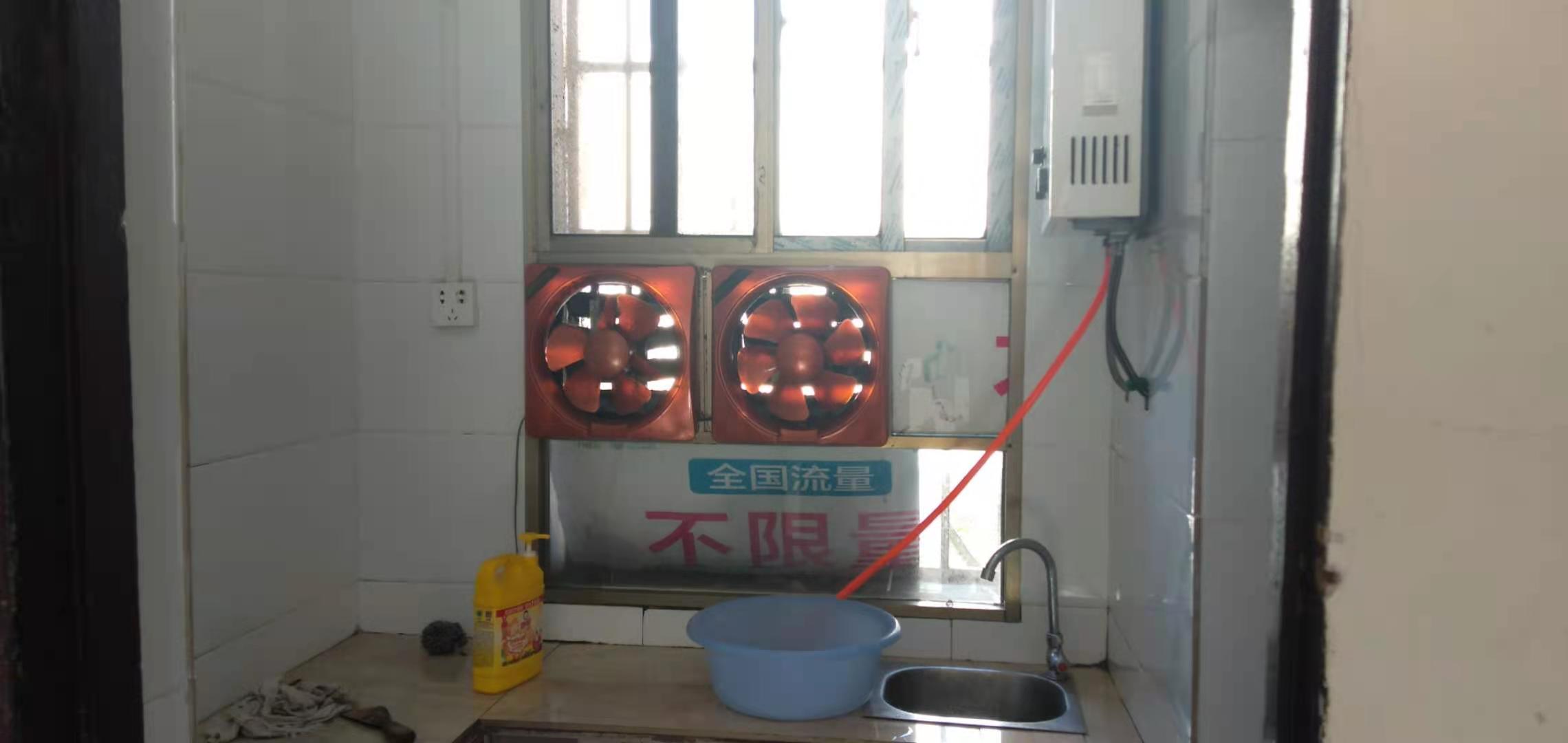 龙泰大楼(龙泰小区)  1室1厅1卫    700.0元/月 龙泰大楼(龙泰小区)  1室1厅1卫    700.0元/月室内图