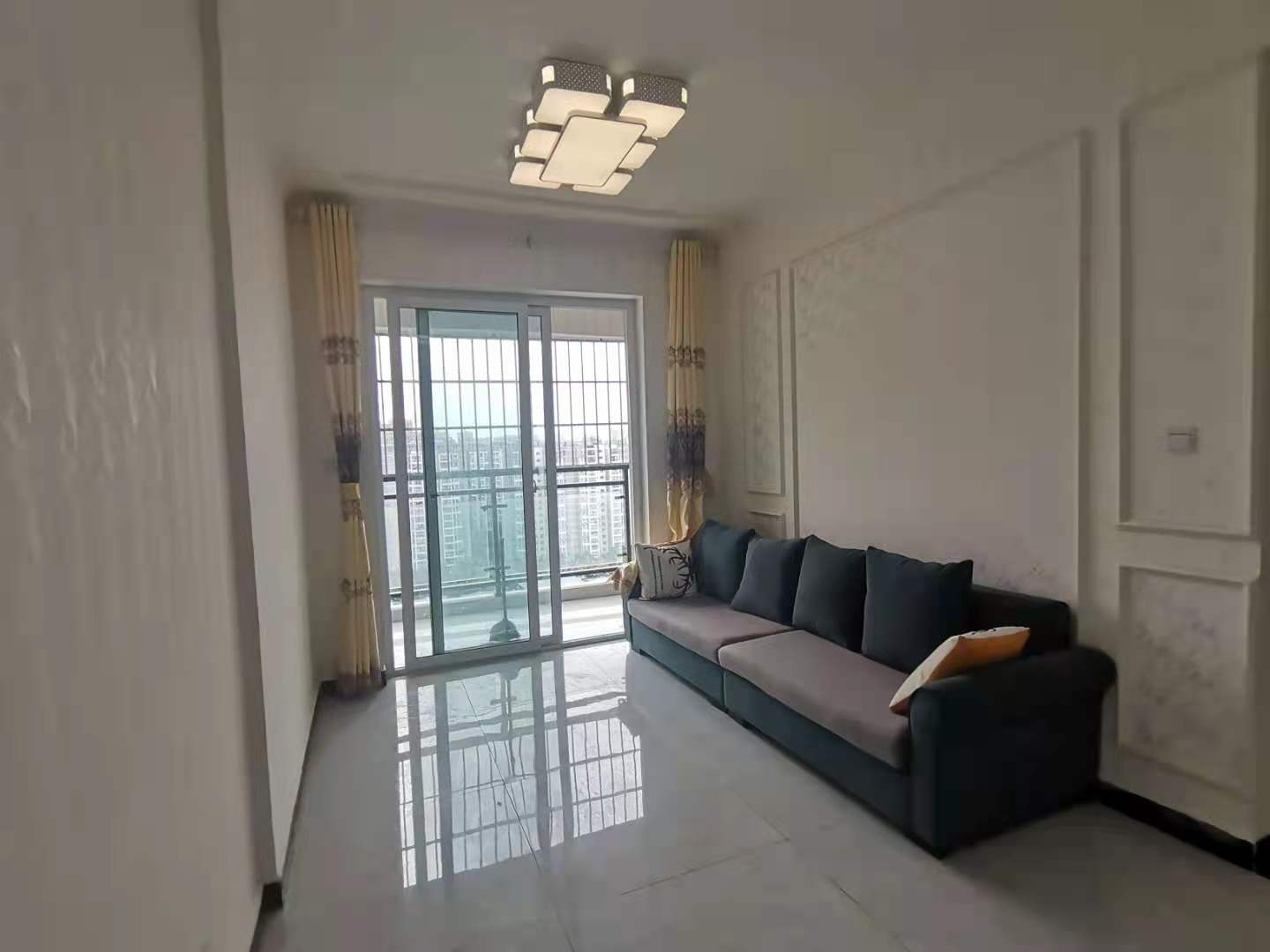 南湖春天  1室1厅1卫    1700.0元/月 南湖春天  1室1厅1卫    1700.0元/月