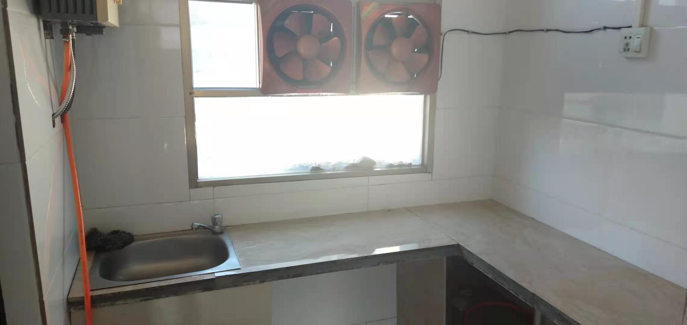 龙泰大楼(龙泰小区)  1室1厅1卫    700.0元/月 龙泰大楼(龙泰小区)  1室1厅1卫    700.0元/月室内图