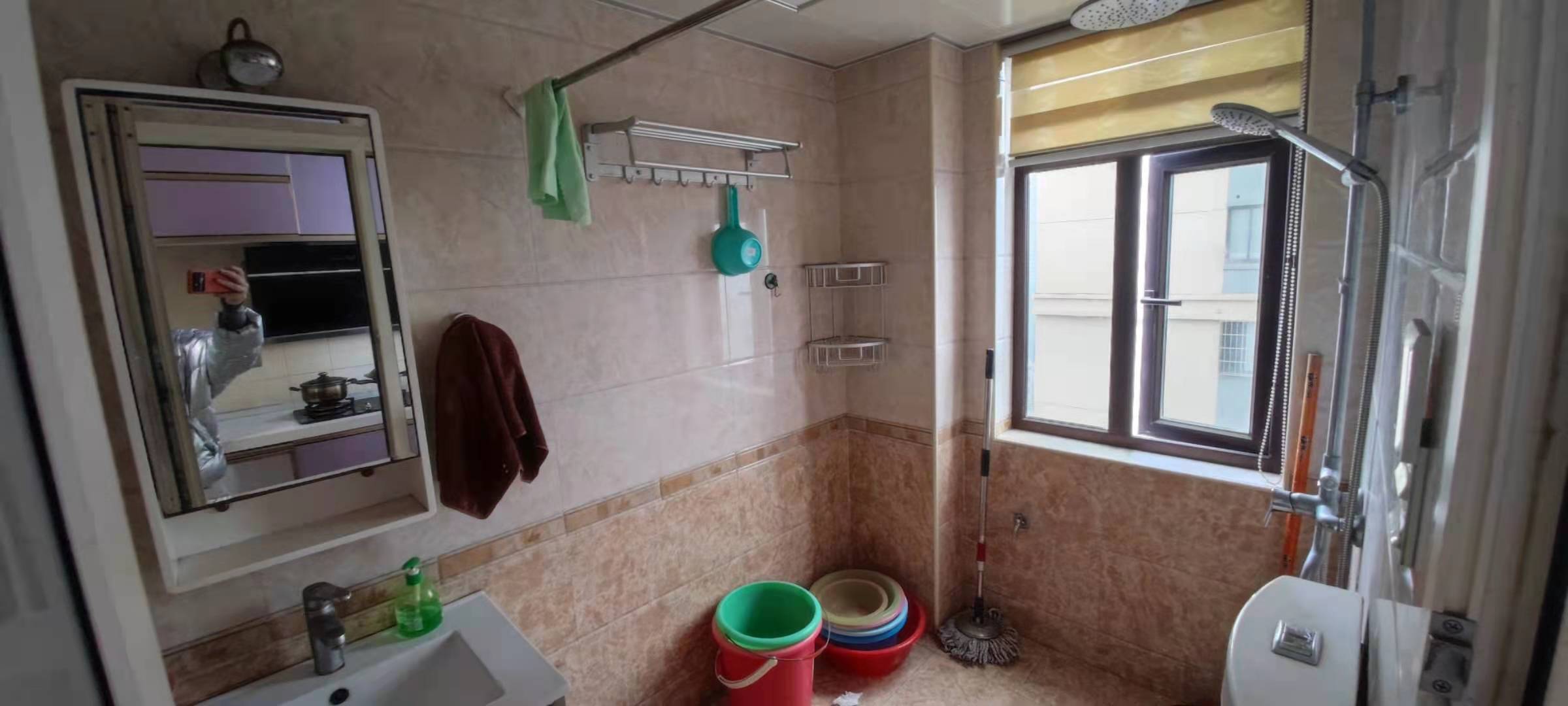 岭秀天下  1室1厅1卫    1200.0元/月 岭秀天下  1室1厅1卫    1200.0元/月室内图