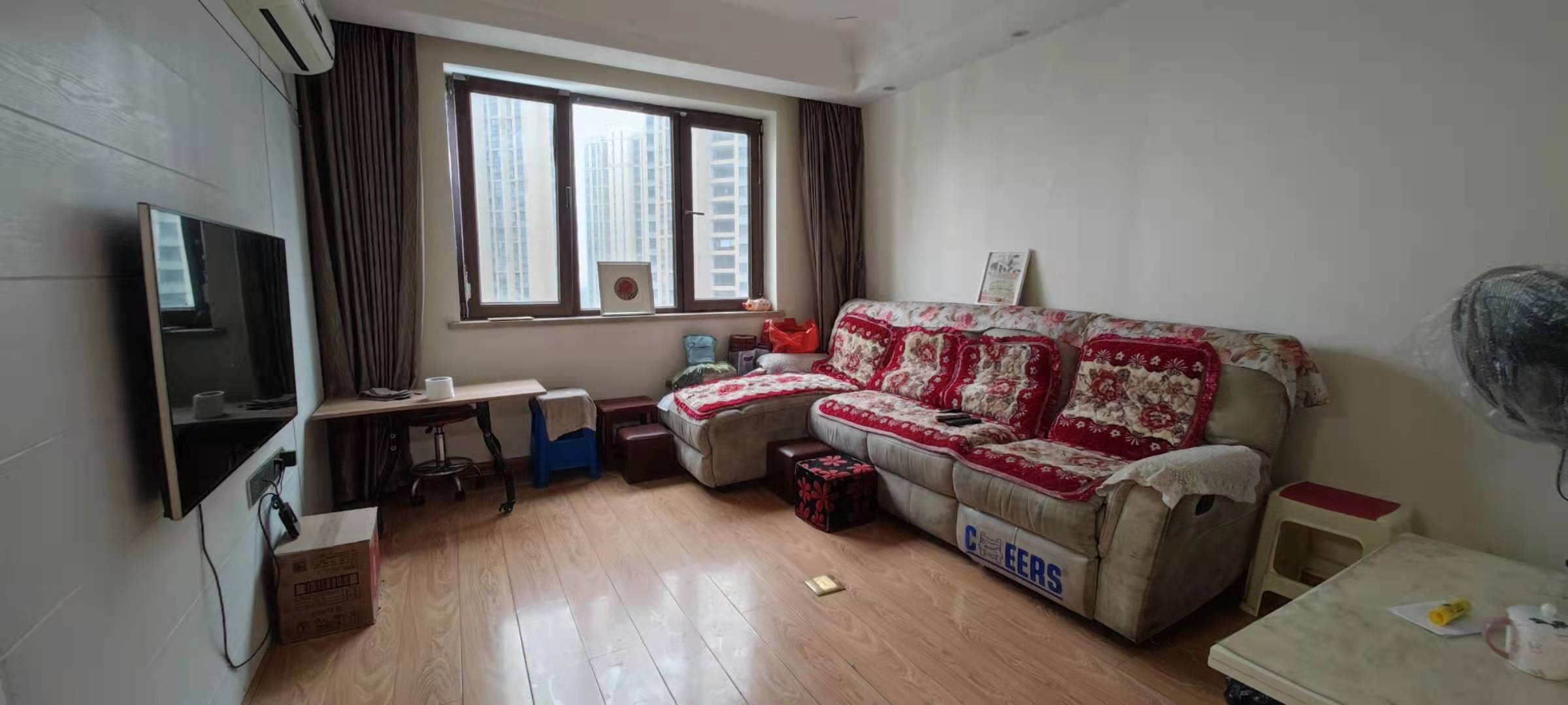 岭秀天下  1室1厅1卫    1200.0元/月 岭秀天下  1室1厅1卫    1200.0元/月室内图