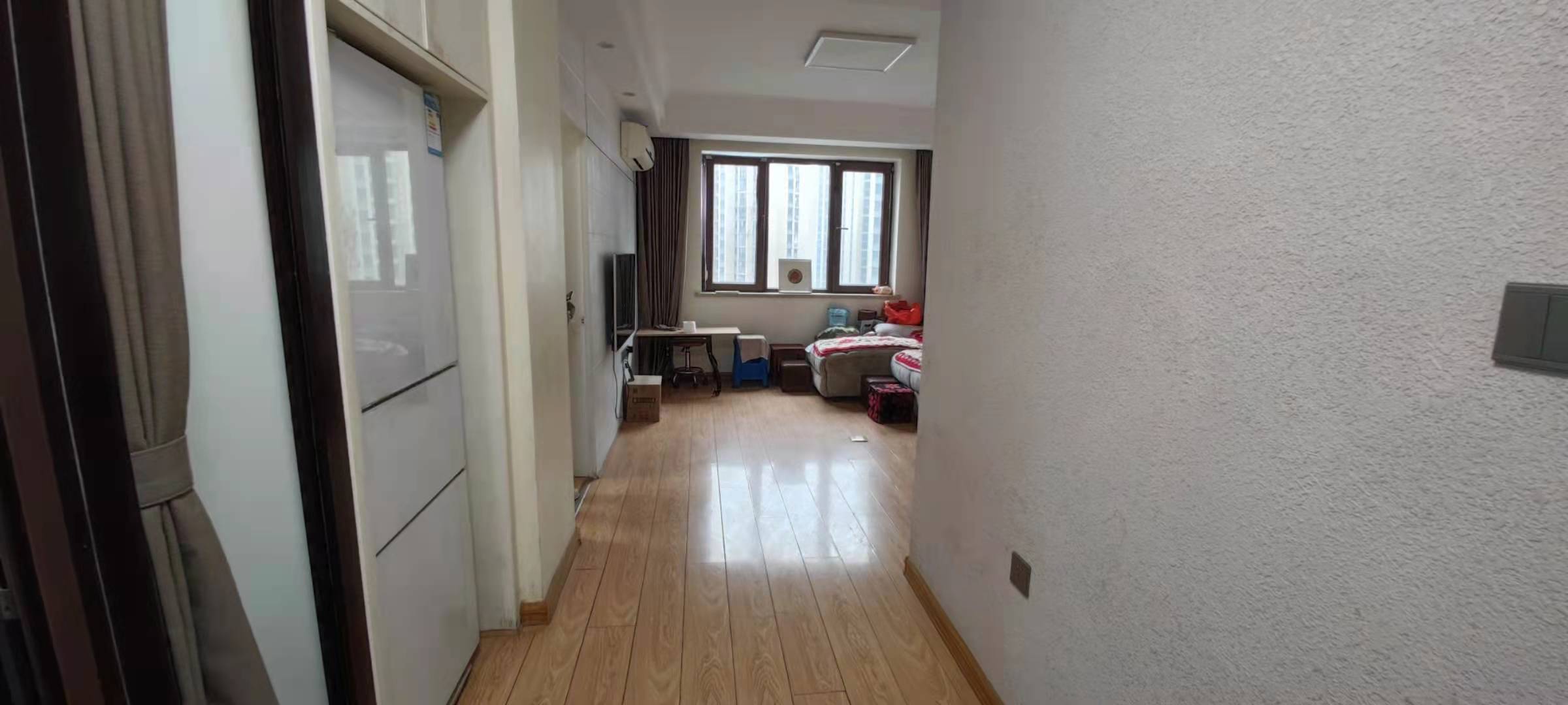 岭秀天下  1室1厅1卫    1200.0元/月 岭秀天下  1室1厅1卫    1200.0元/月室内图1