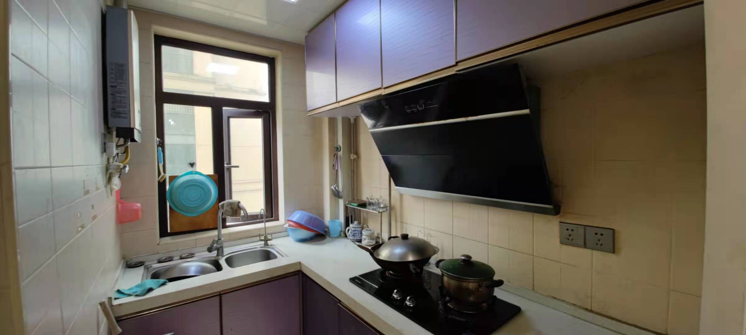 岭秀天下  1室1厅1卫    1200.0元/月 岭秀天下  1室1厅1卫    1200.0元/月室内图