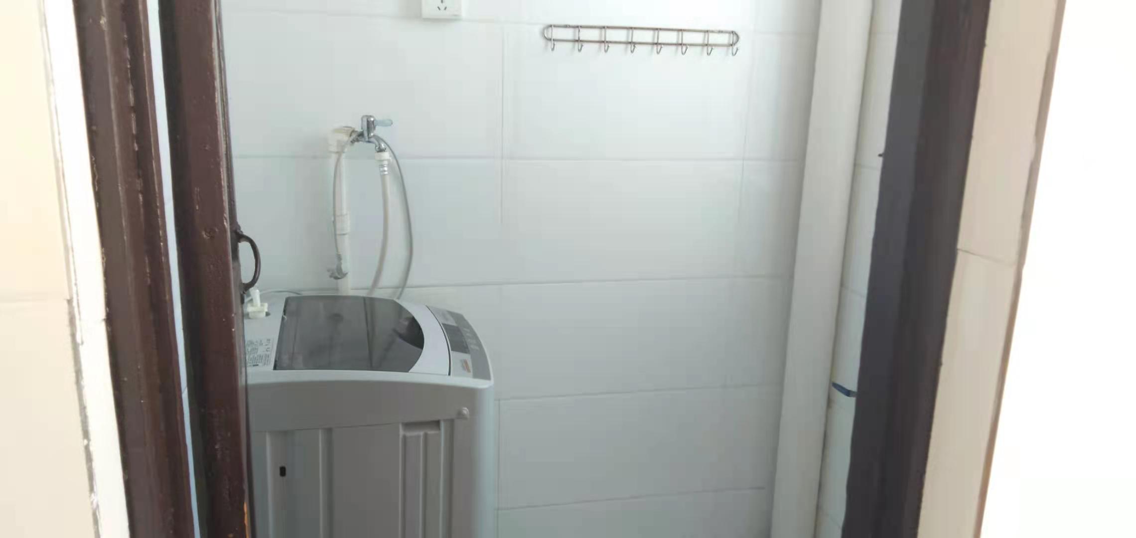 龙泰大楼(龙泰小区)  1室1厅1卫    700.0元/月 龙泰大楼(龙泰小区)  1室1厅1卫    700.0元/月室内图