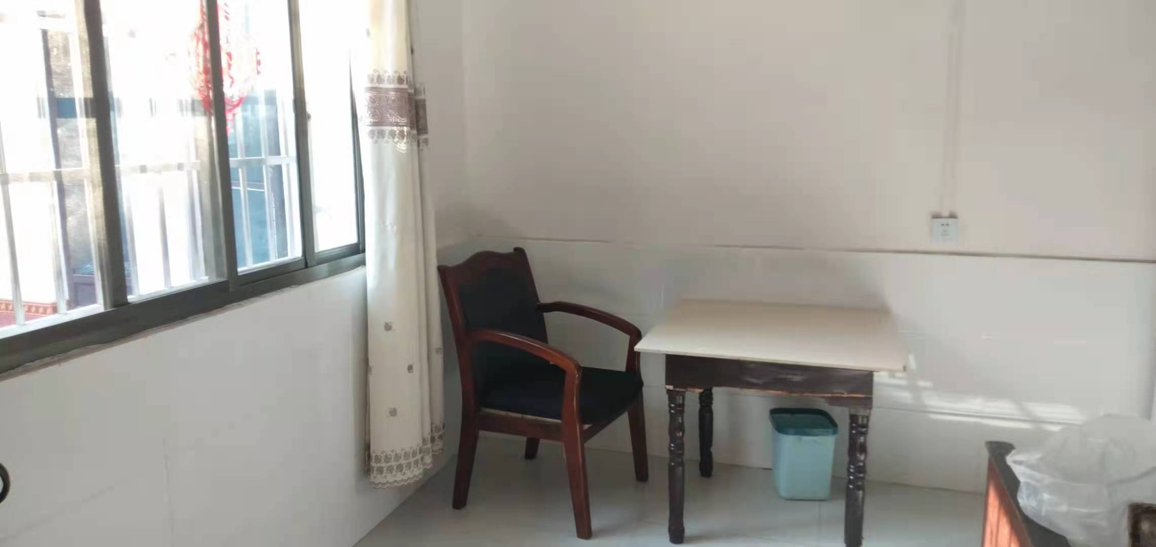 龙泰大楼(龙泰小区)  1室1厅1卫    700.0元/月 龙泰大楼(龙泰小区)  1室1厅1卫    700.0元/月室内图